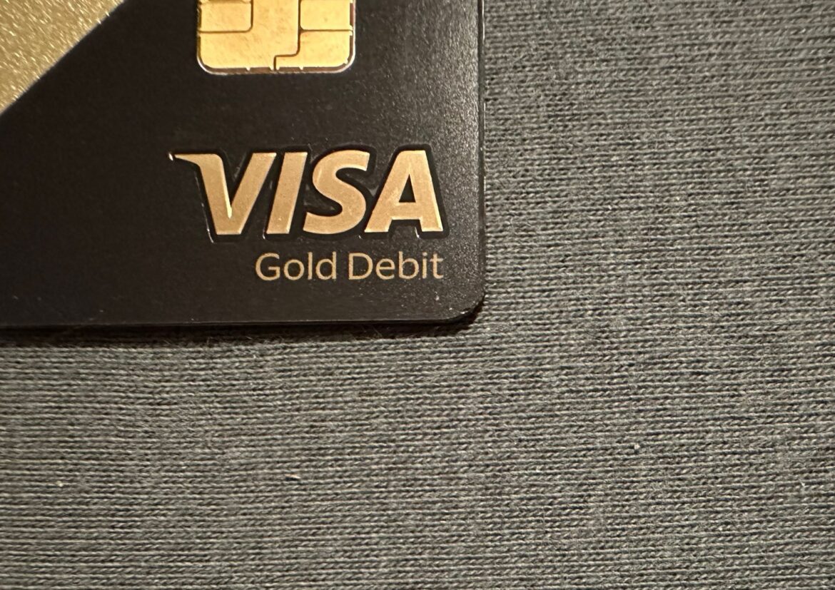 Jaký je rozdíl mezi kreditní a debetní kartou?